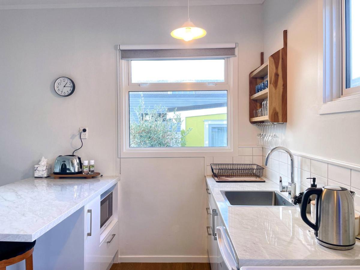 Villa Cozy N Comfortable,5 Mins To Airport Wellington Exterior foto