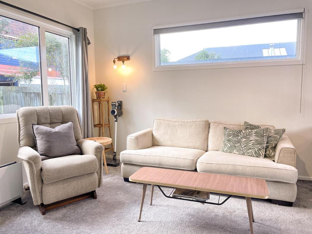 Villa Cozy N Comfortable,5 Mins To Airport Wellington Exterior foto